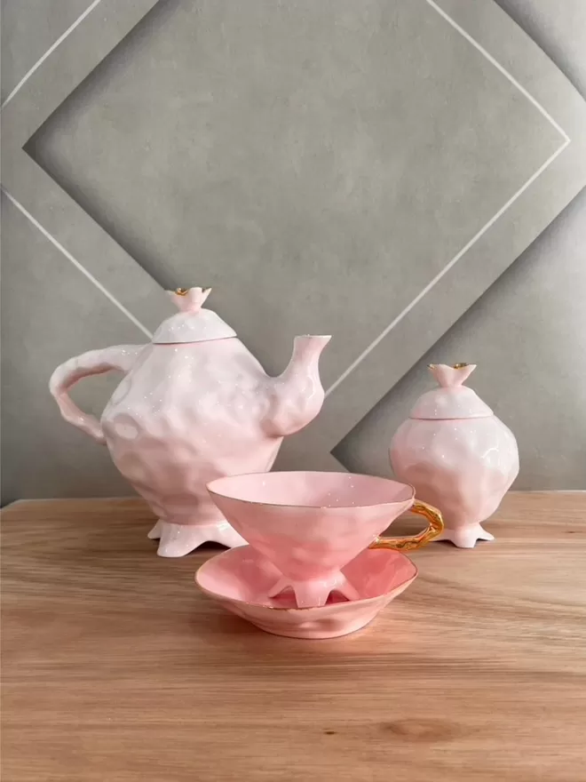 Alice In Wonderland Tea Set Pink