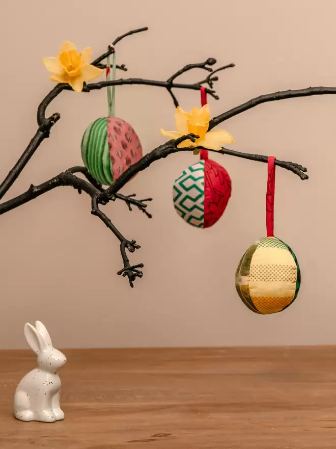 Pri Pri Sari Hanging Egg Decorations