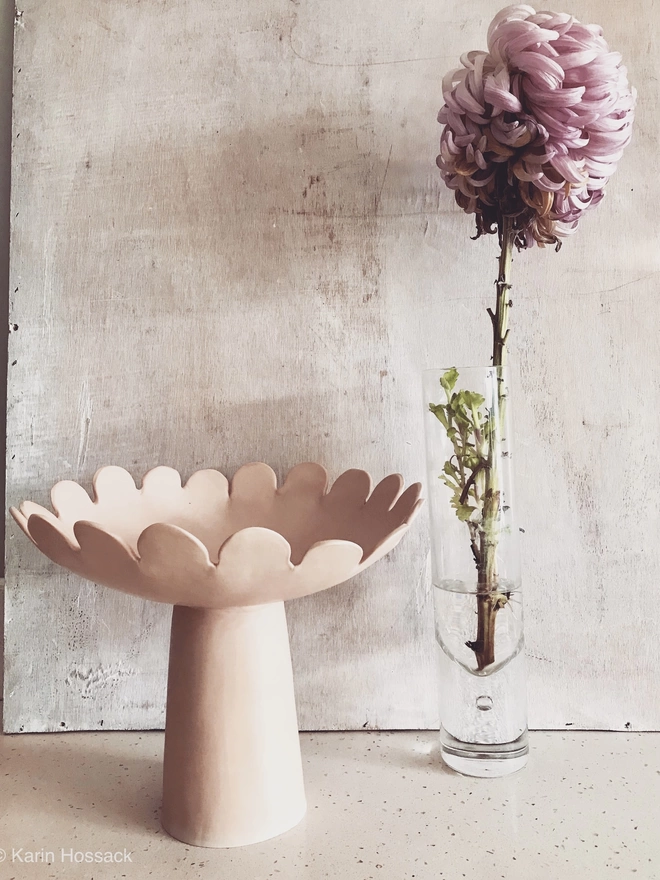 matt pink paloma edge pedestal bowl with chrysanthemum