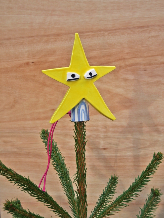 star chtopperristmas tree 