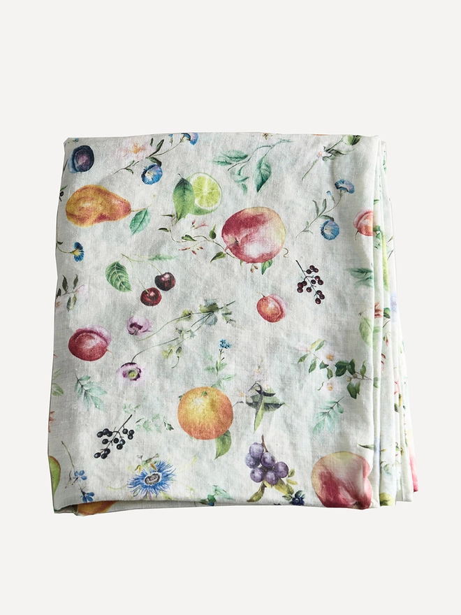 Table linen printed with fruit and flowers