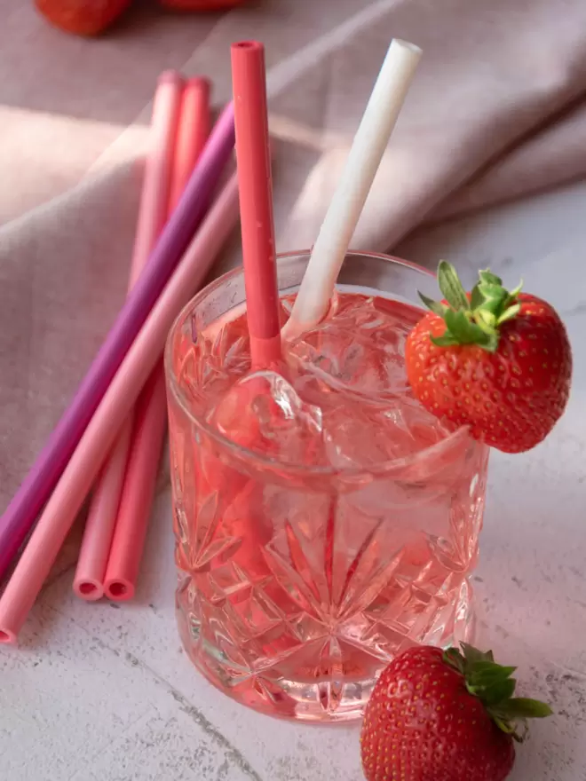 Silicone straws in a gin glass