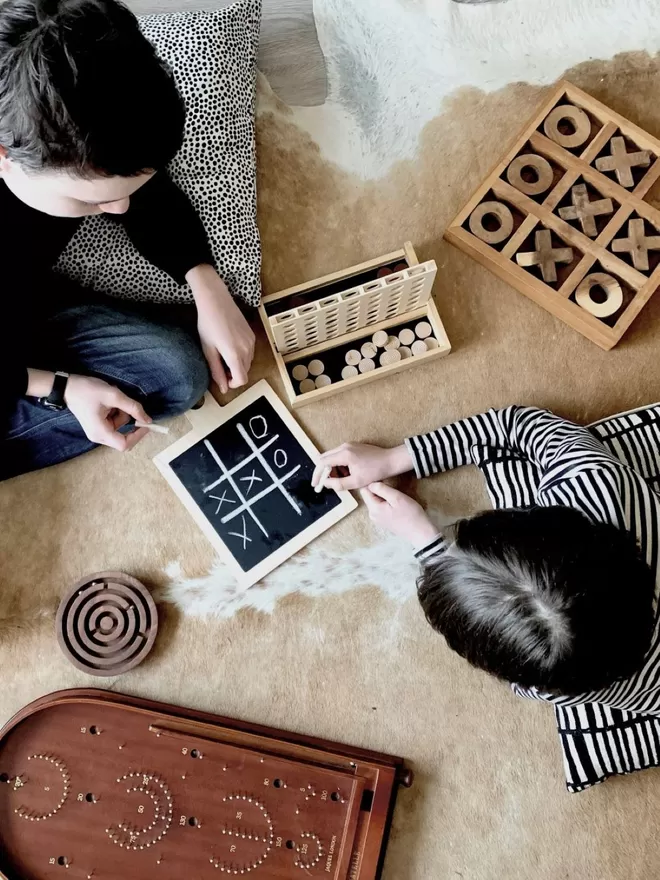 Tablo for kids playing noughts and crosses