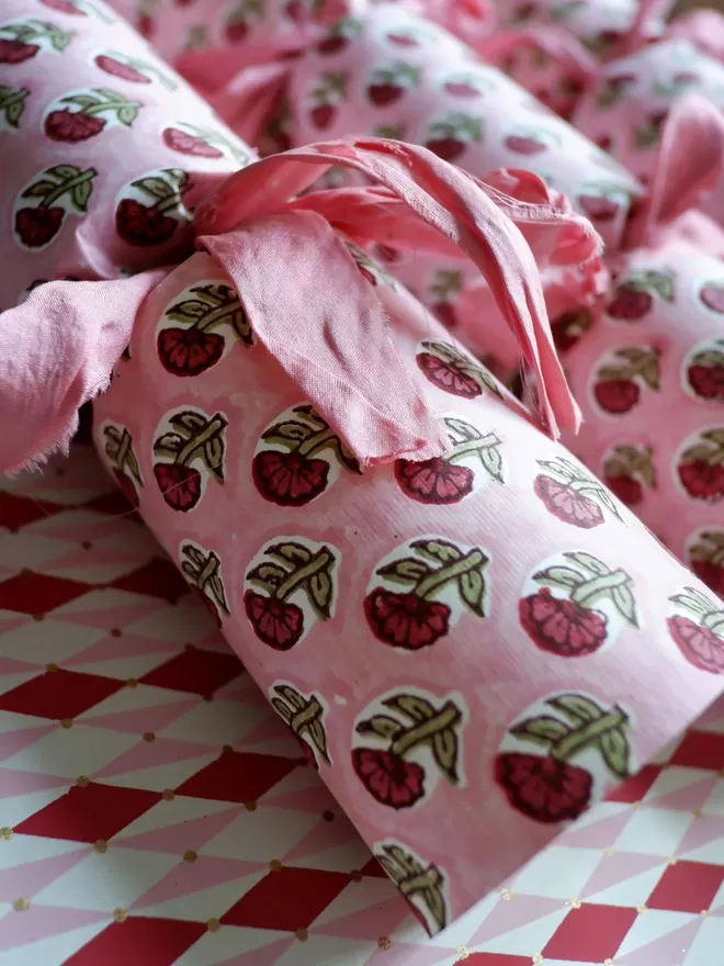 Valentine's Day Limited Edition Rose Pink Crackers