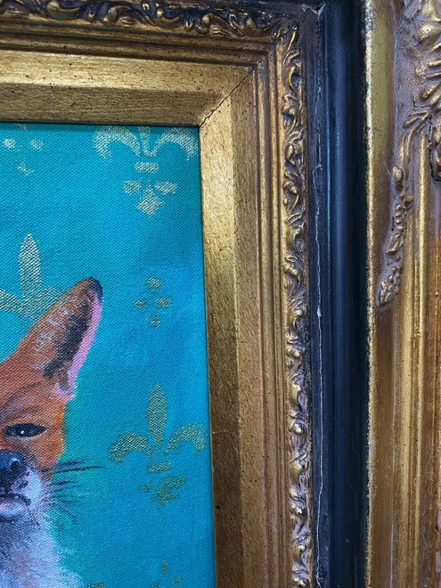 Proud Foxy on emerald frame detail 