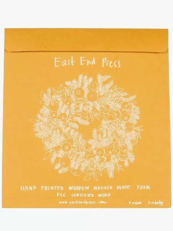 Packaging of the Wooden Foliage Wreath