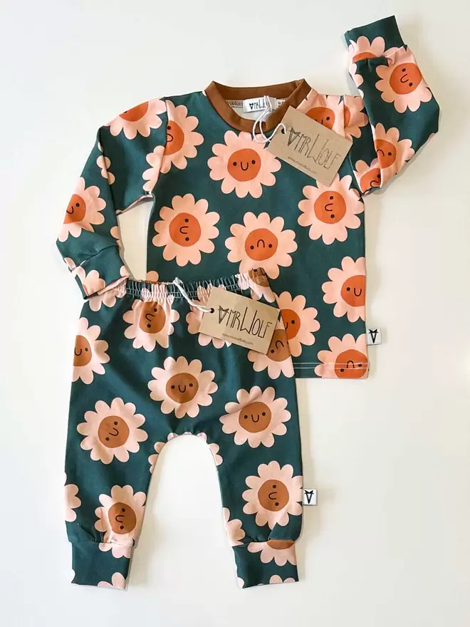 baby T-shirt in cute daisy print