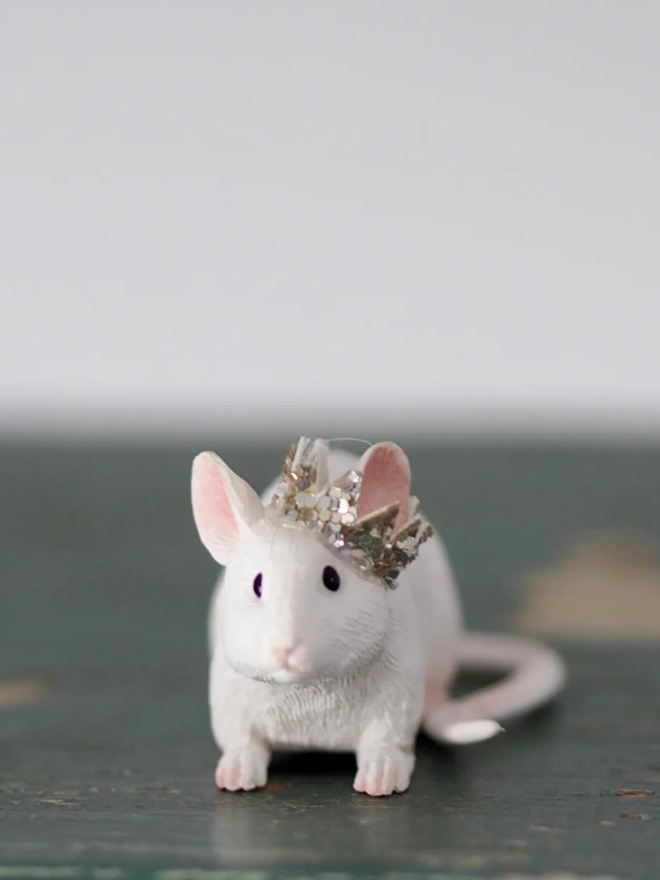 Mouse with glitter crown