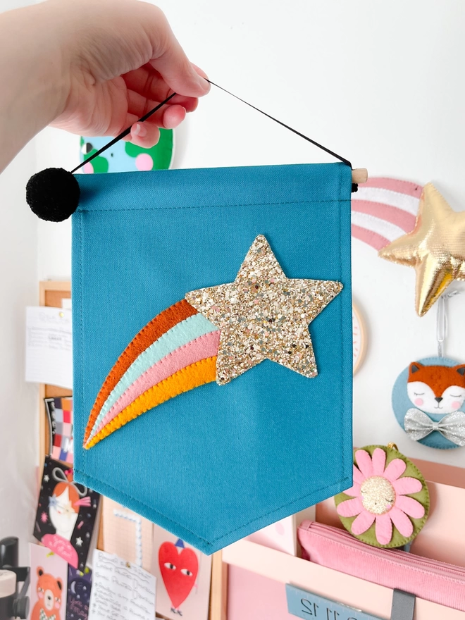Gold glitter star with a colourful tail shooting star banner