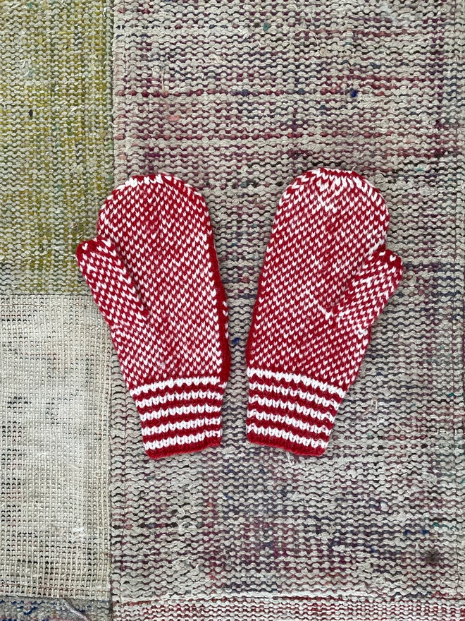 Lobster mittens hand knitted red back