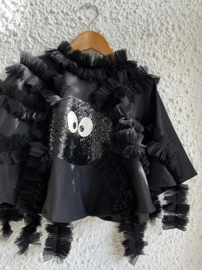 Spider halloween tie back cape