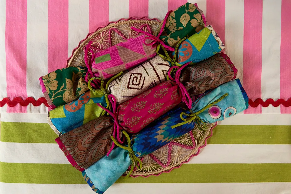 Re-usable sari wrap cracker