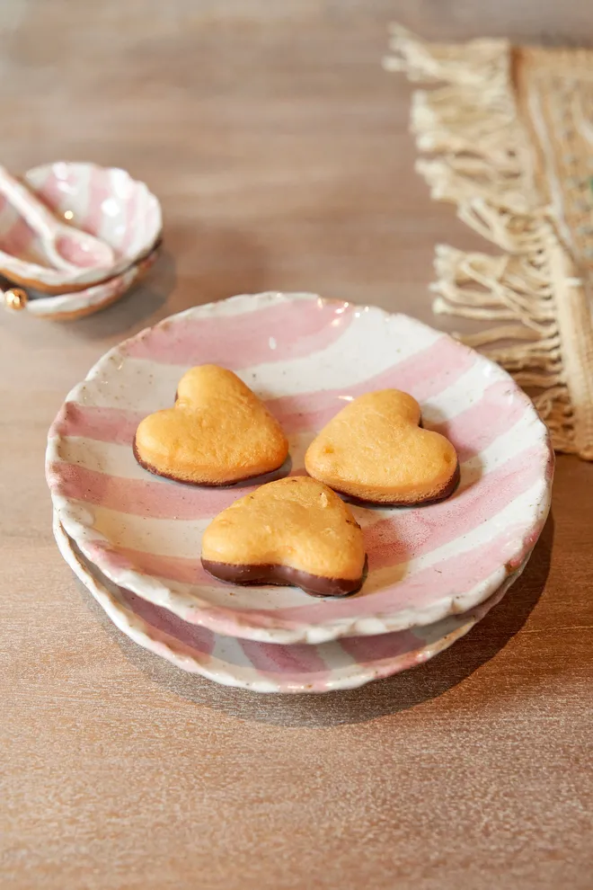 Pink stripey plate