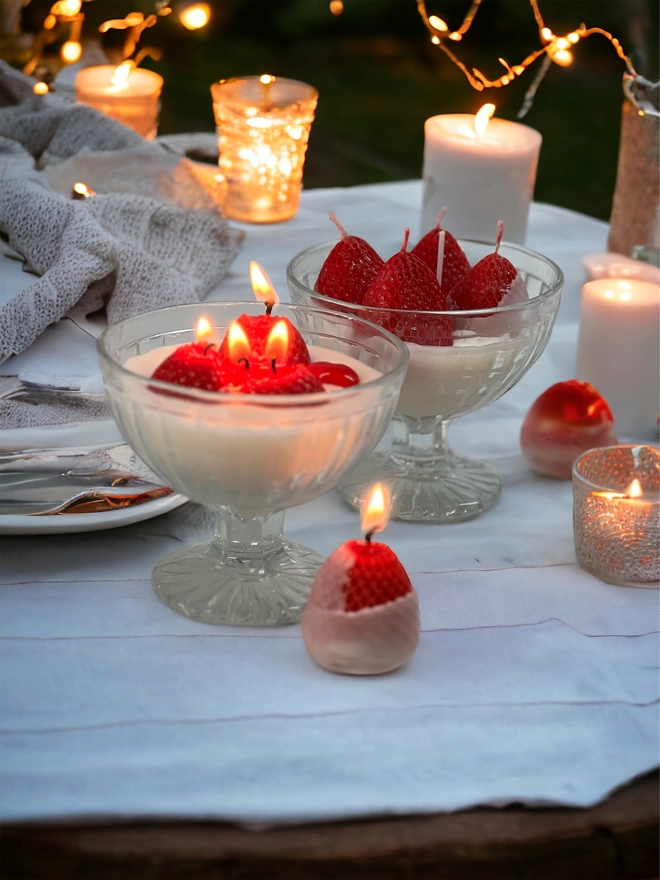 STRAWBERRIES AND CREAM CANDLE 