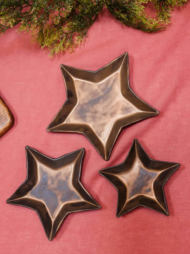 Charcoal and gold star stacking dishes