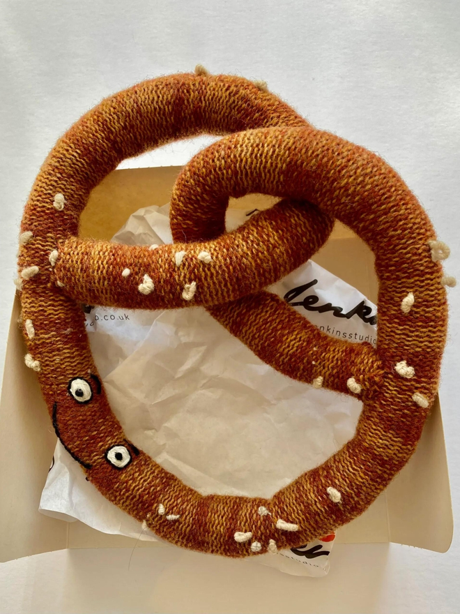 Knitted 'Happy Pretzel'