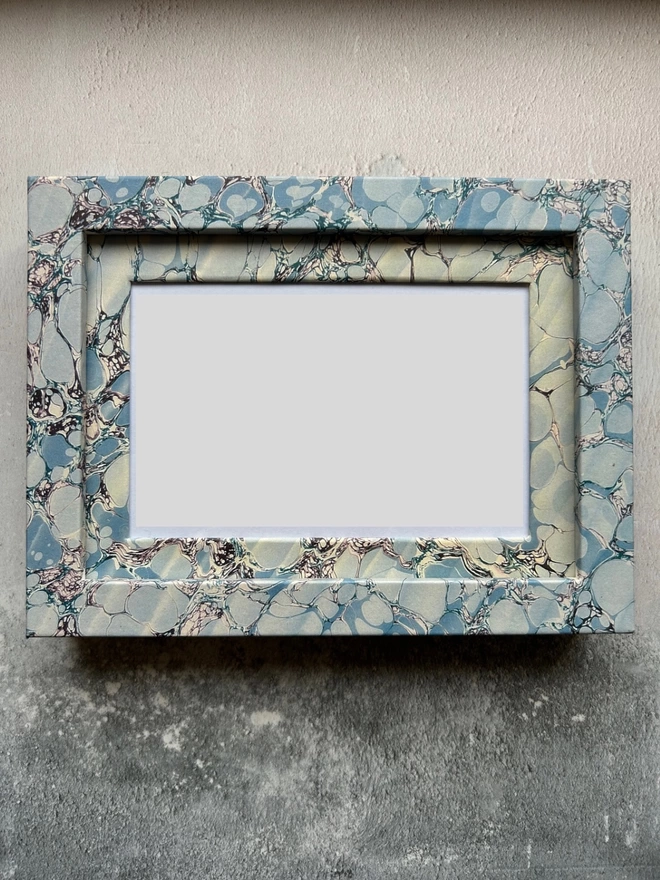 Marbled frame blue