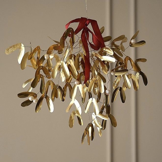 Brass mistletoe hanging decoration 