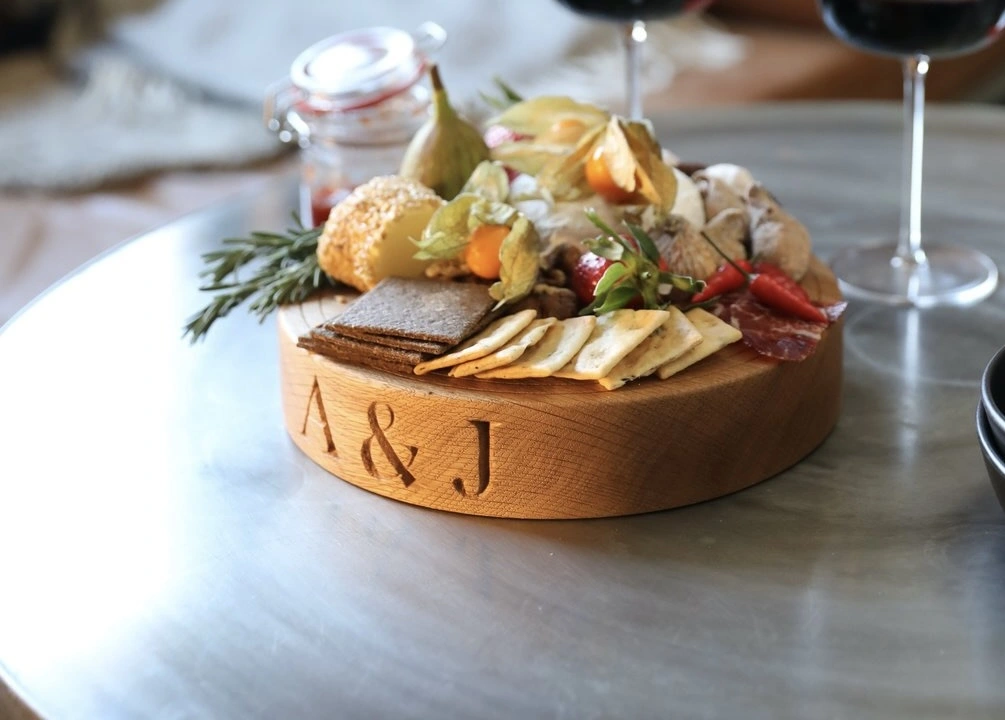 Oak round couples cheeseboard
