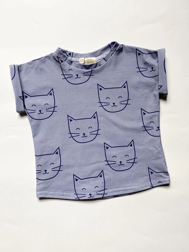 Cat short sleeved cuffed t-shirt