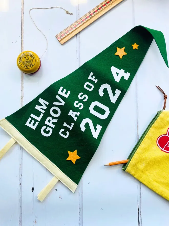 Class of 2024 graduation pennant flag in green and cream