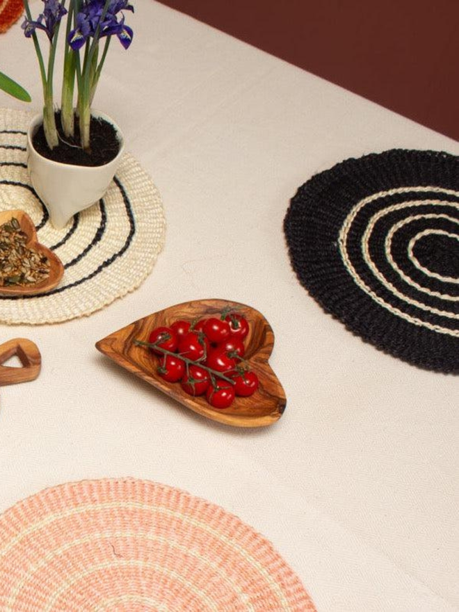 Handwoven Sisal Circle Placemat 'Charcoal and Natural'