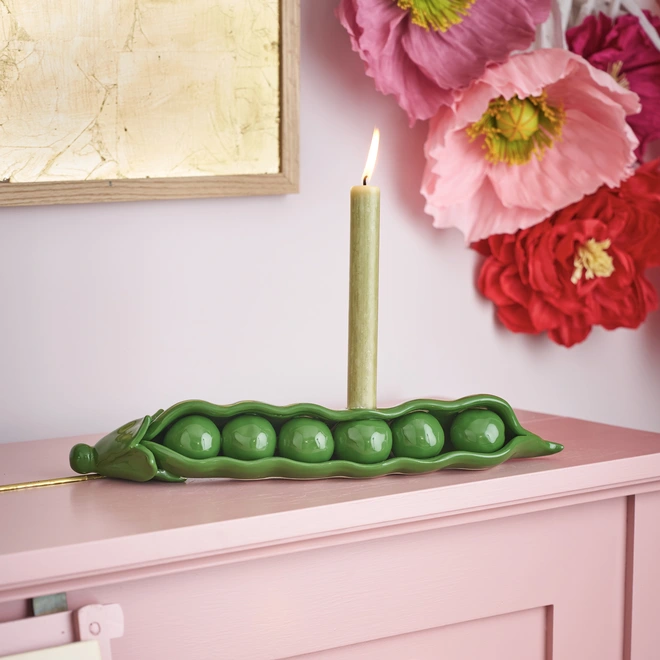 Pea candlestick holder