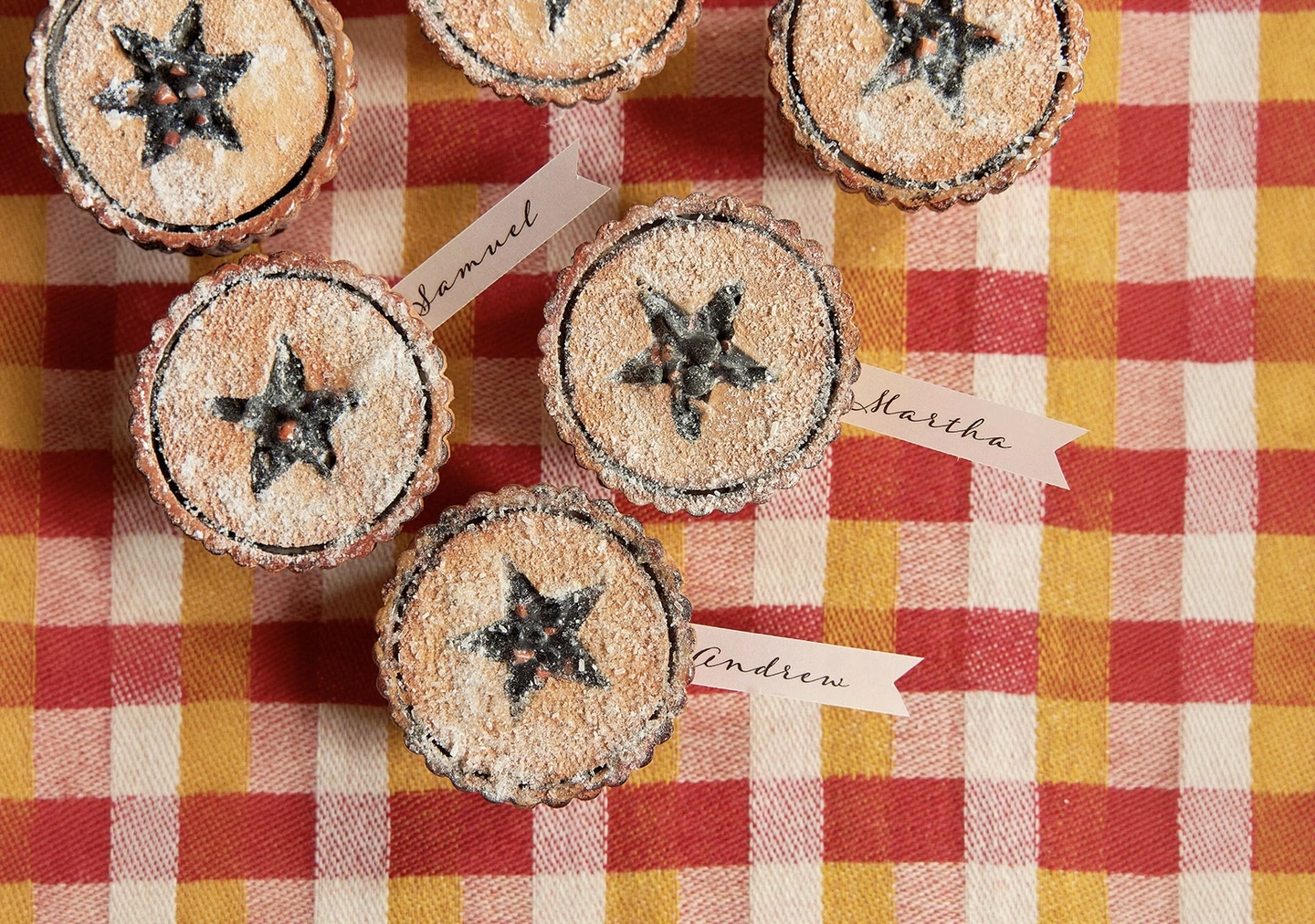 Wooden mince pie secret centre place setting