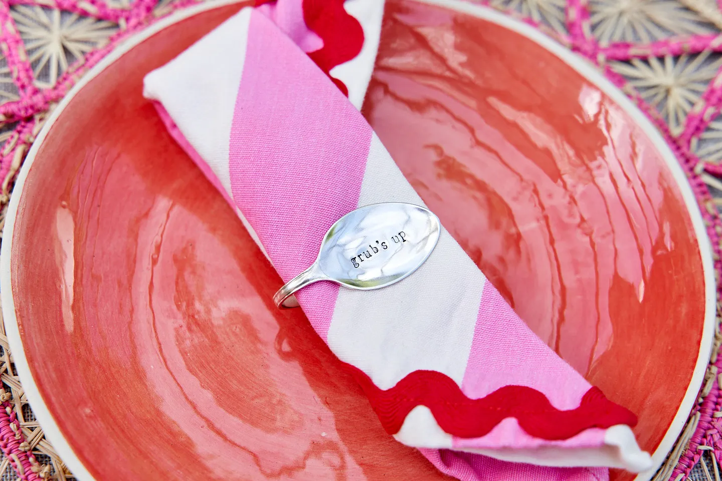 Grub up napkin ring