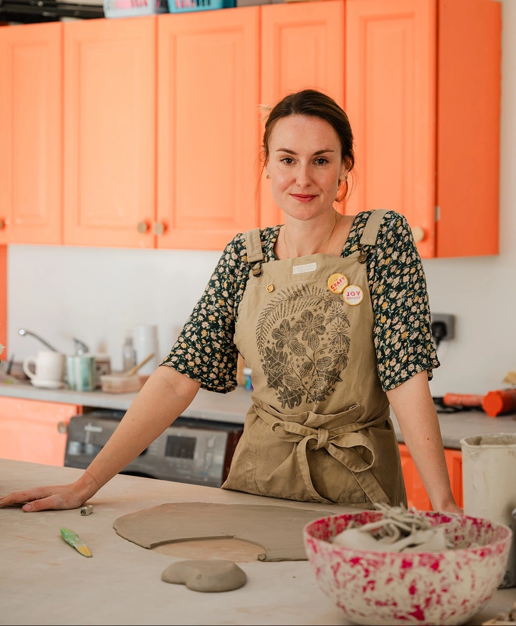 jenny hopps pottery in ceramic studio