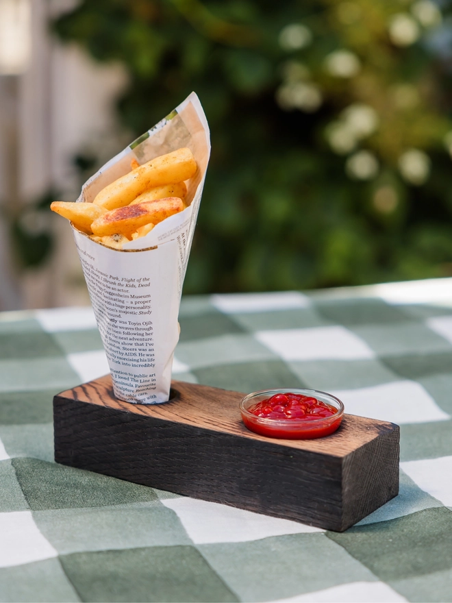 Chips and dip serving stand