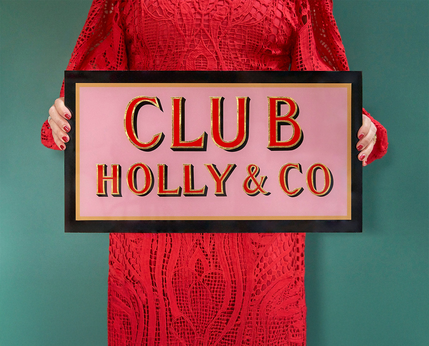 Less ordinary loyalty Club Holly & Co
