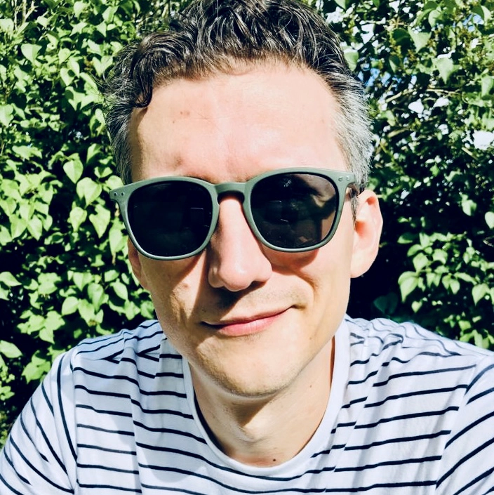 Photograph of printmaker Chris Andrews