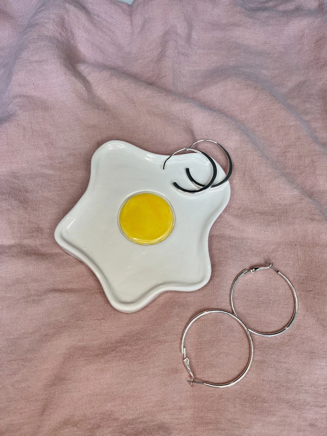 Fried egg trinket dish