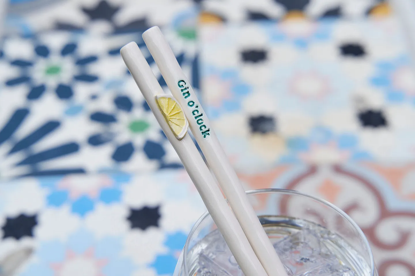 Gin and tonic straw
