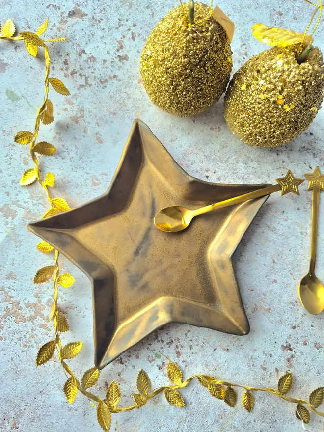 Gold star set of plates, ceramic star plates, christmas plates, christmas star, christmas, christmas dining, star plate, star dish, Jenny Hopps Pottery, gold plate