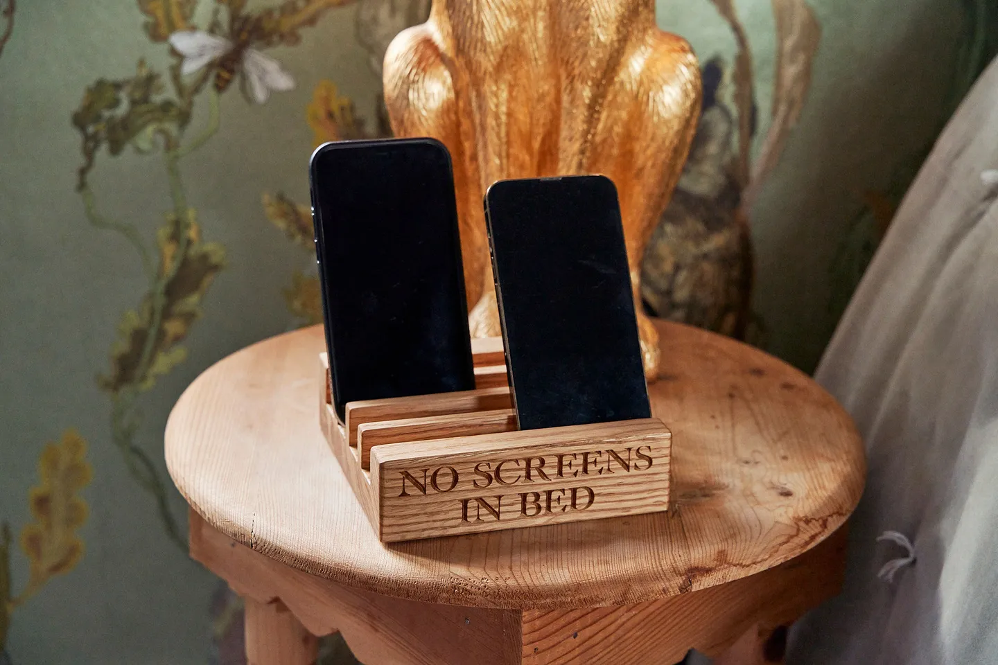 No screens in bed phone holder