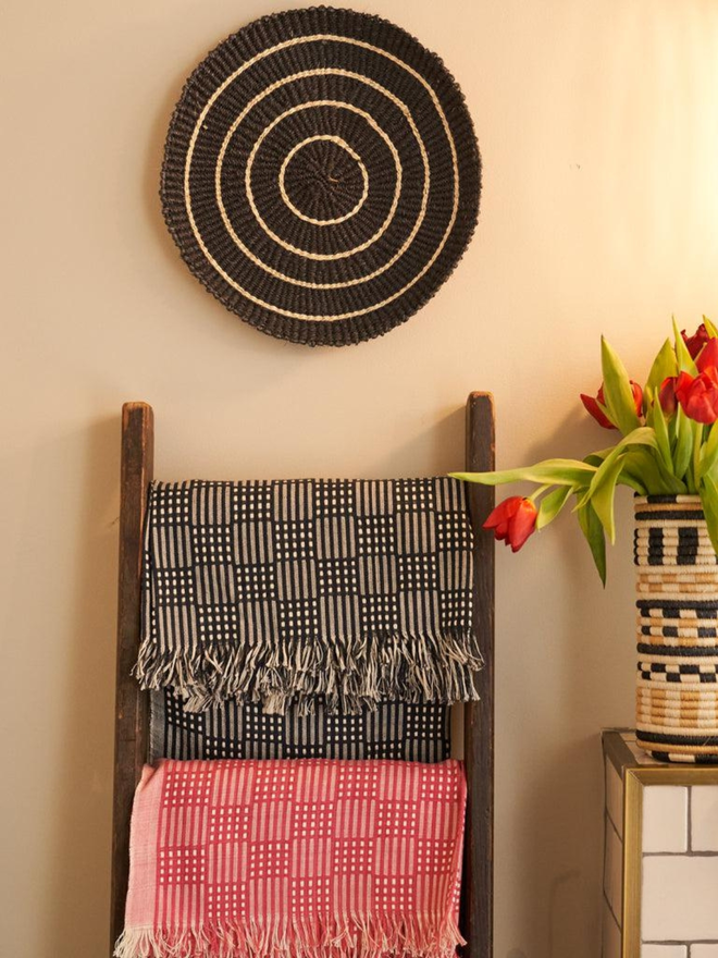 Handwoven Sisal Circle Placemat 'Charcoal and Natural'