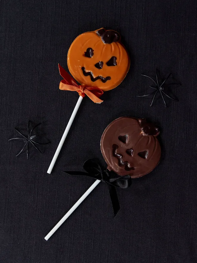 Halloween pumpkin chocolate lollipops