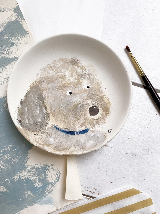 little plate painted with a dog