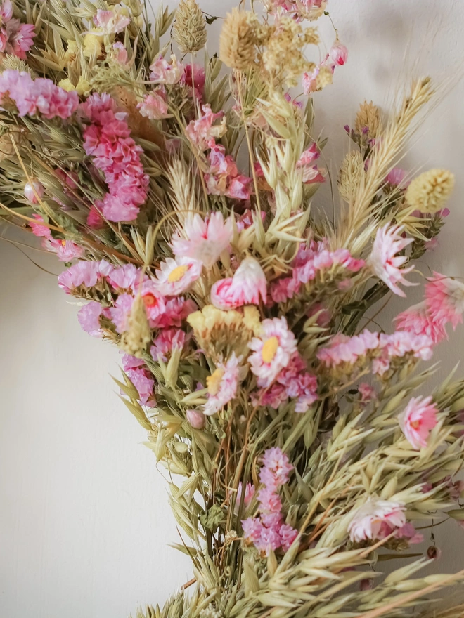 'Mule' Everlasting Dried Wreath