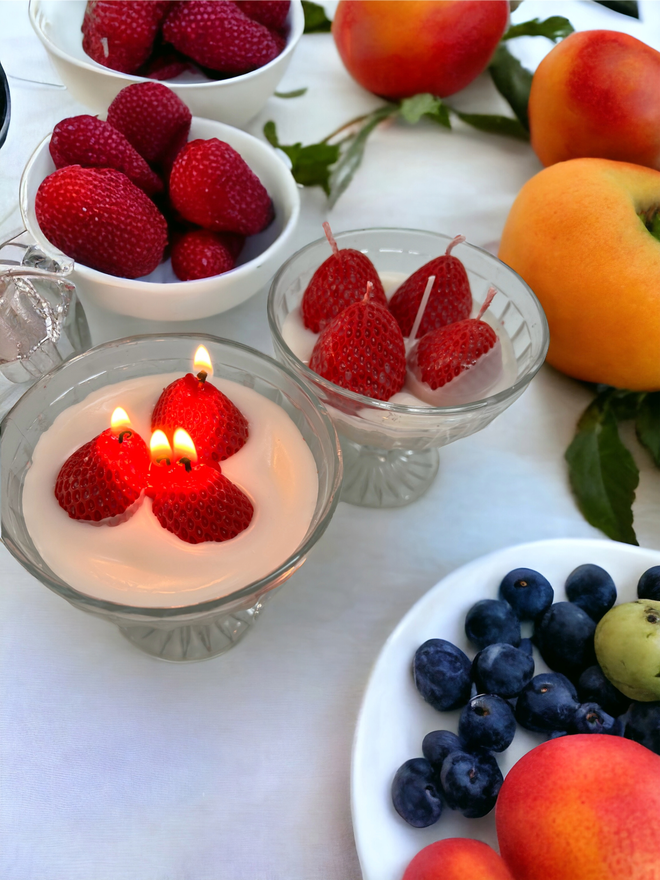STRAWBERRIES AND CREAM CANDLE 