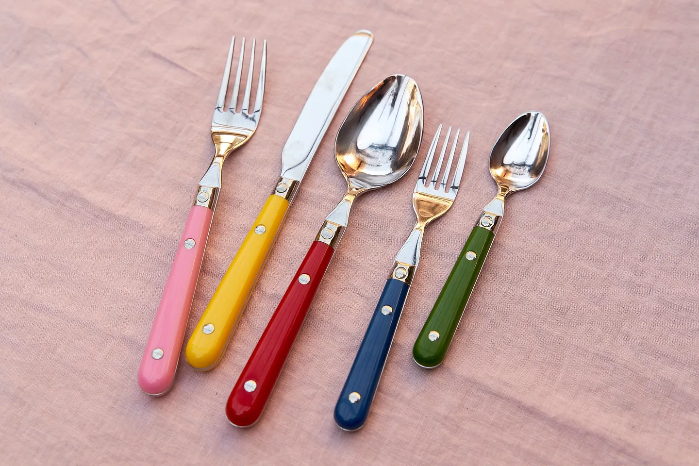 Bright cutlery