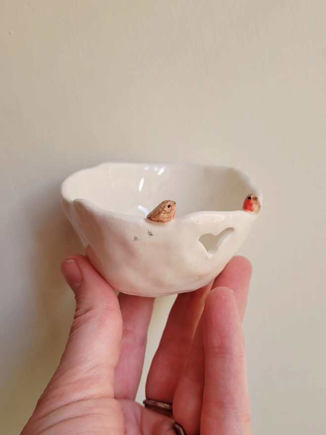 robin tea light in white ceramic with 2 tiny robins a heart and birdprints