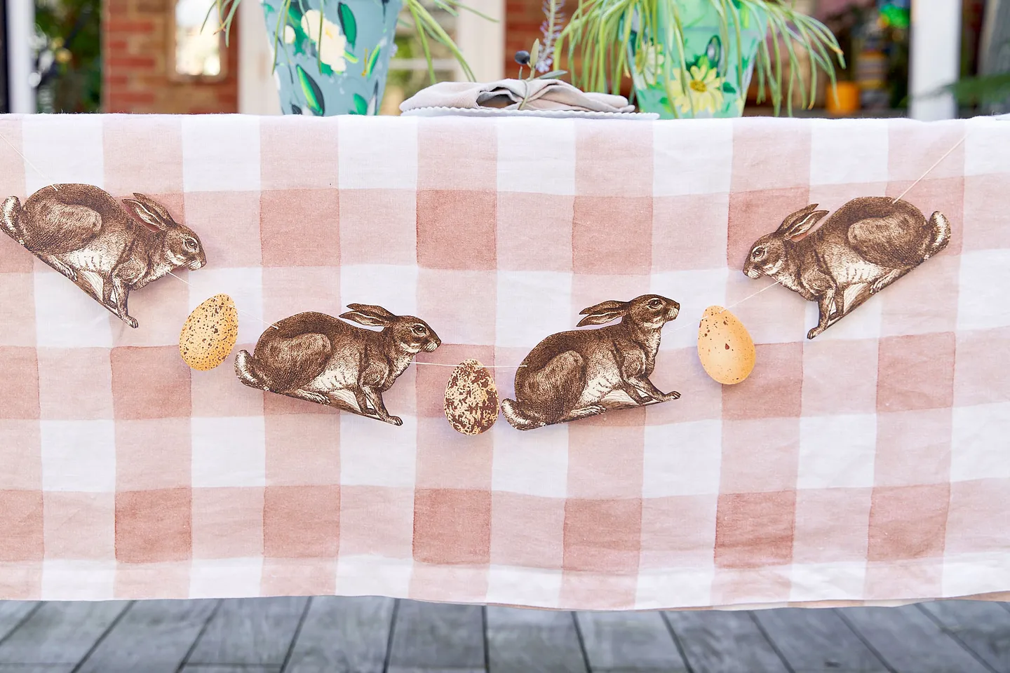 Easter hare and egg bunting