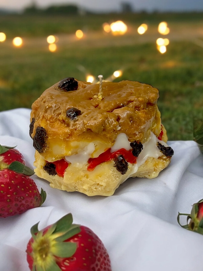 FRUIT SCONE AFTERNOON TEA CANDLE 