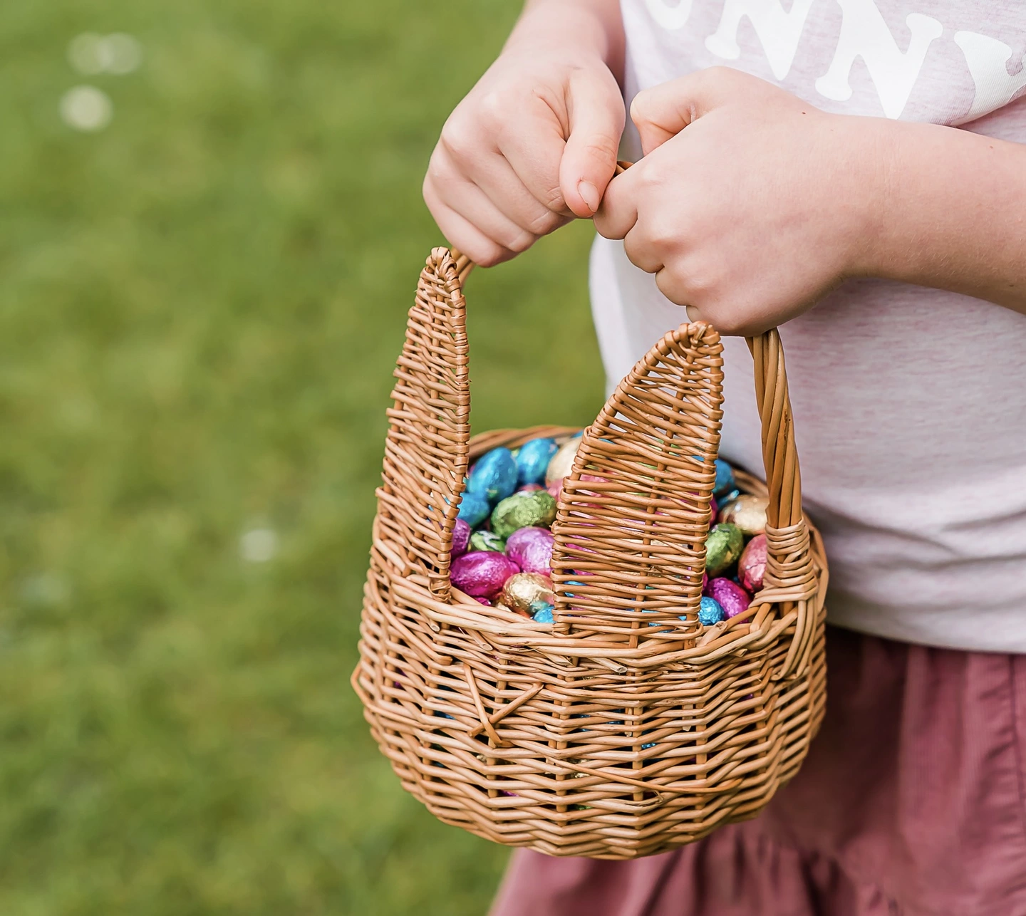 Sofishop wicker bunny shaped basket
