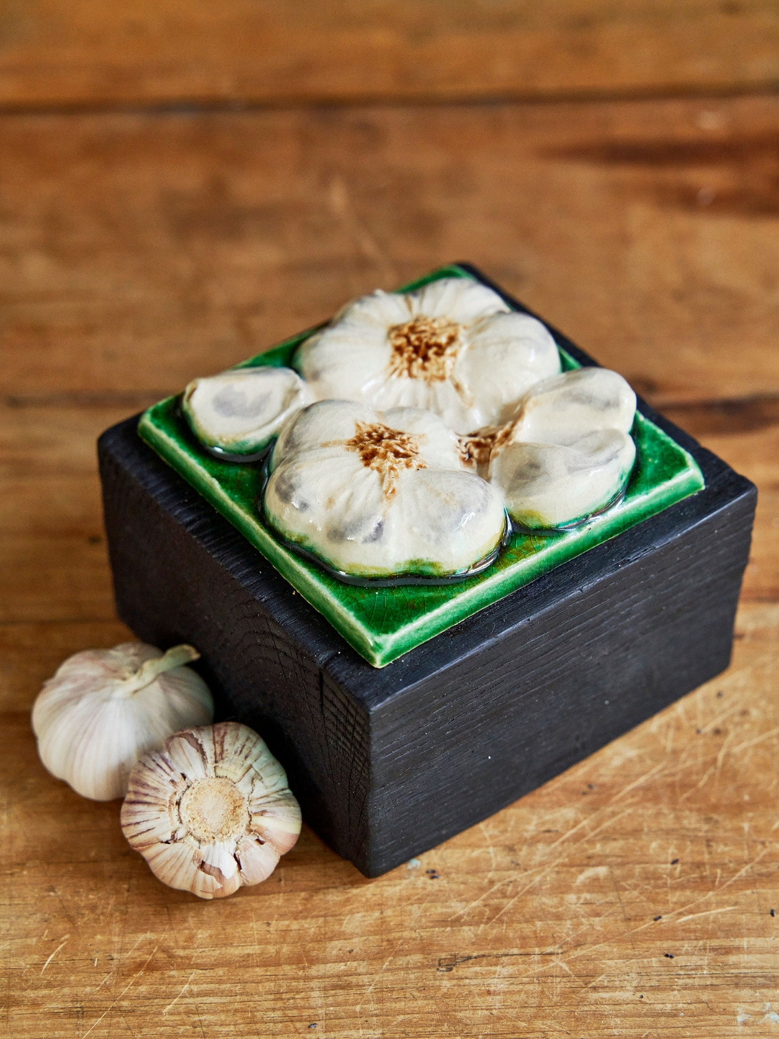 Garlic storage pot