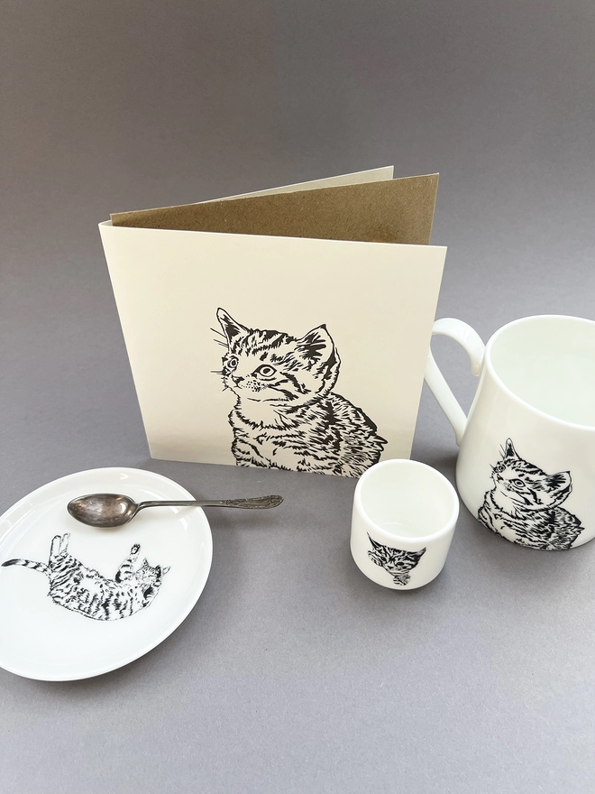 Beautifully detailed tabby cat on the round trinket tray, egg cup, mug and big card