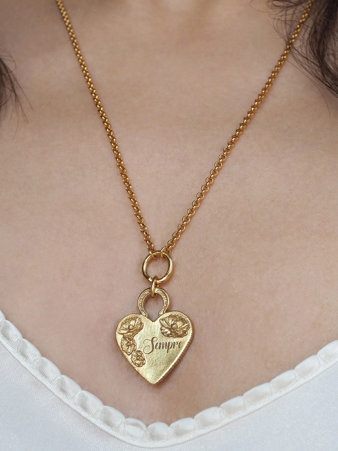 Flower Engraved Heart Pendant gold